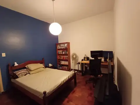 Casa multifamiliar sobre lote de 187 m2. 3 Dormitorios. Patio. Jardin. Terraza + Depto 2 ambientes.