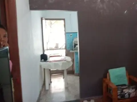 Casa 3 ambientes con 1 baño