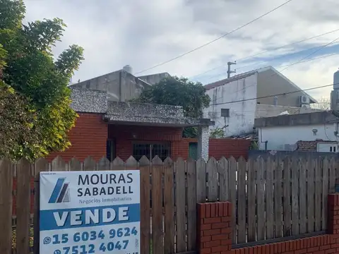 OPORTUNIDAD CASA A REFACCIONAR VILLA LUZURIAGA