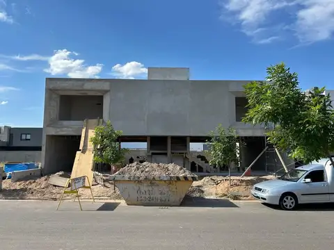 Casa 4 ambientes con 3 baños