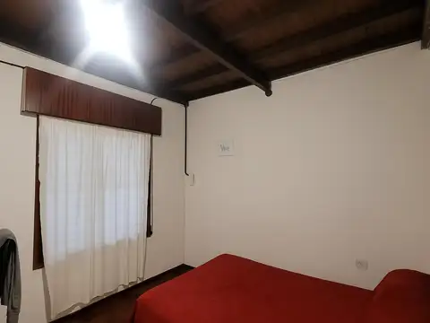 CASA EN VENTA 4 AMBIENTE EN LANUS CON PATIO - PERMUTA