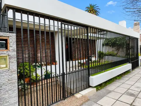 Oportunidad Casa 3 Ambientes con cochera excelente Zona 220 M2  Escucha Ofertas