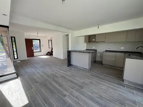 VENTA - CASA EN ROLDAN - 2 DORM, PILETA Y COCHERA