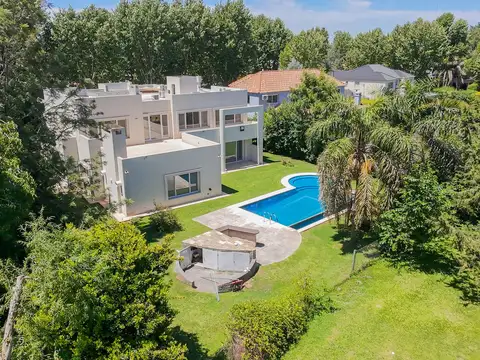 Casa en venta en Ayres de Pilar, Barrio "La Taba"