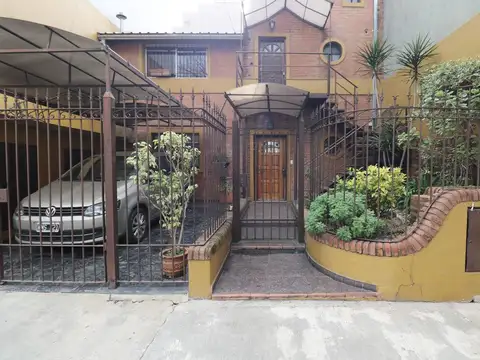 CASA EN VILLA DEVOTO-LOTE PROPIO