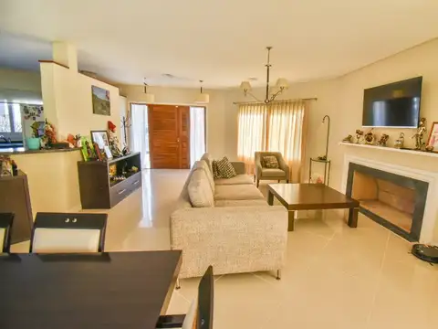 Importante casa en barrio Greenville Polo Resort