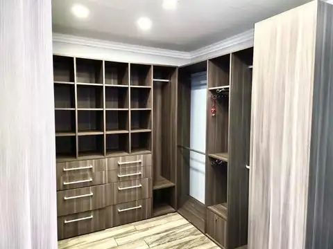 Casa 6 ambientes con 5 baños