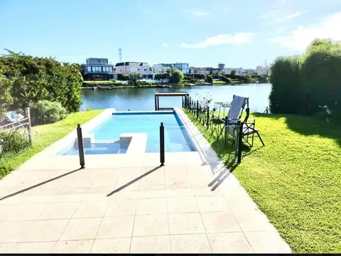 CASA  EN VENTA  AL LAGO  LOS LAGOS NORDELTA