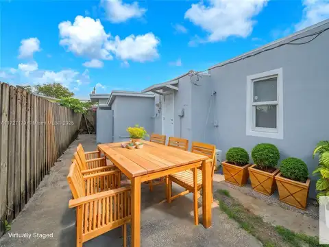 Casa en venta - 3 Dormitorios 2 Baños - Miami