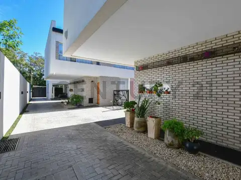 Duplex alquiler Dos dormitorios, patio y parrilla. Pileta y SUM- Complejo  467 entre 21 y Cno. Gral.