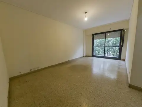 Departamento 3 ambientes con balcón (Cuneo al 2500)