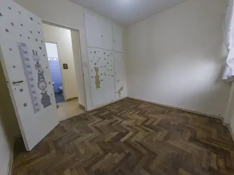 Departamento 3 ambientes con balcón (Cuneo al 2500)