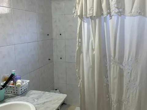 CASA EN ALQUILER EN VILLA ADELINA CON JARDIN