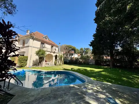 Casa 9 ambientes en Venta Vicente López con Parque