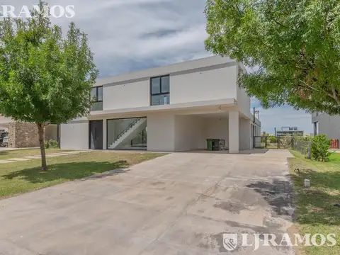 Casa  a estrenar a LAGUNA Muelles Puertos / Escobar
