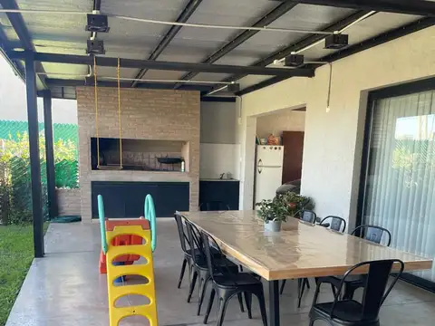 Casa 6 ambientes con 1 baño