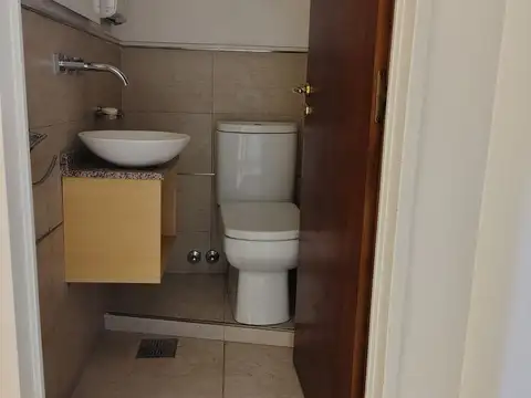 Departamento 8 ambientes con 3 baños