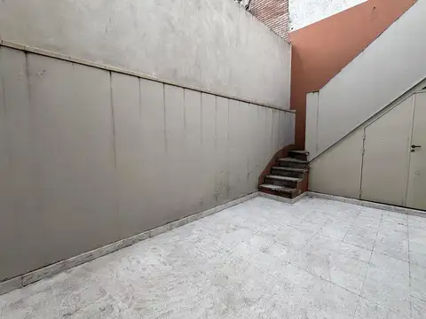 Casa interna de pasillo en Lourdes. Patio Terraza. Posibilidad ampliacion
