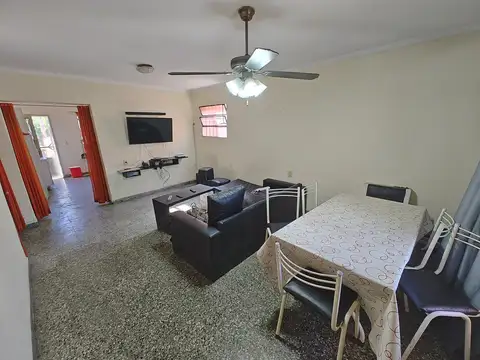 Carlos Encina al 2900 e/Esteban Echeverria e Hilario Ascasubi