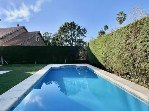 Casa en Alquiler con 4 cocheras
