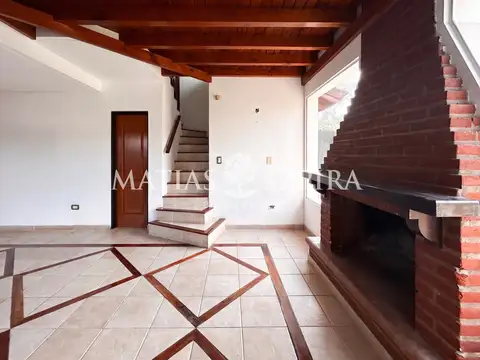 Casa 5 ambientes con 2 baños