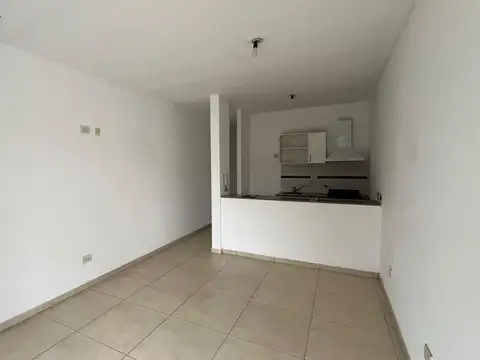 Departamento en Alquiler en Castelar Norte, $ 650.000