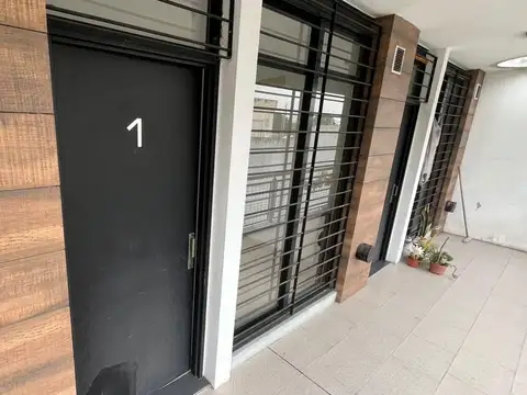 Departamento en alquiler 2 ambcon cochera en Castelar Norte