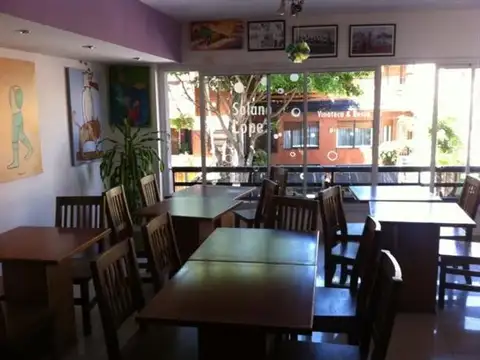 MUY LINDO LOCAL  EN ESQUINA PLANTA BAJA Y 1° PISO CON VISTA  A LA PLAZA ALMAGRO