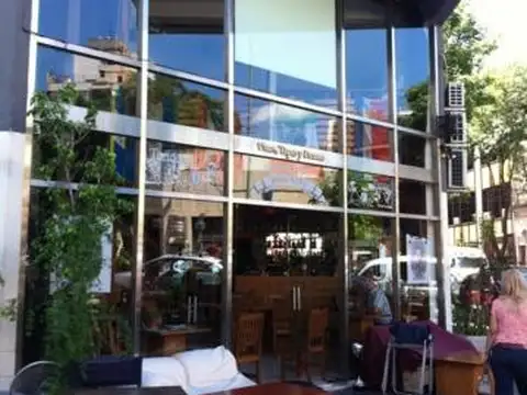 MUY LINDO LOCAL  EN ESQUINA PLANTA BAJA Y 1° PISO CON VISTA  A LA PLAZA ALMAGRO