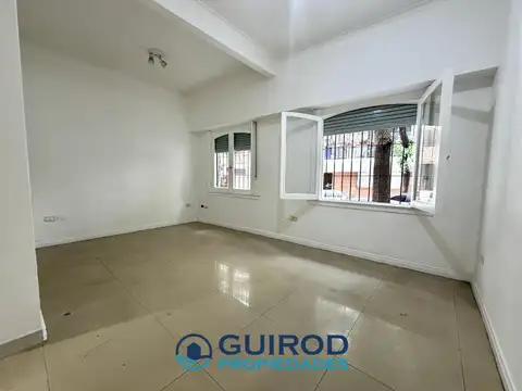 DEPARTAMENTO 2 AMBIENTES Y ESCRITORIO CON PATIO Y BAJAS EXPENSAS