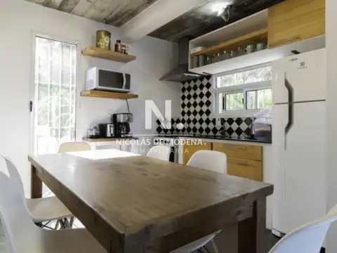 Vende casa de 3 dormitorios en Santa Monica.
