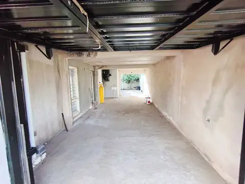 Casa en Alquiler con 2 cocheras