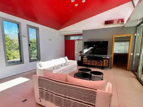 Casa en Venta con 3 cocheras