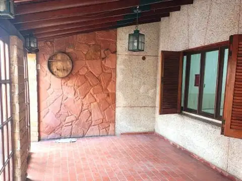 Depto Tipo Casa en Alquiler de 4 ambientes