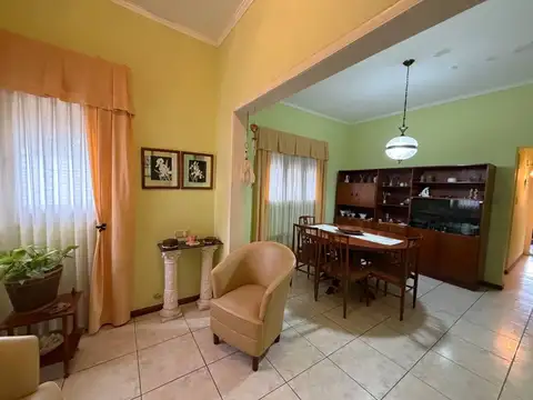 Casa en Venta con 3 cocheras