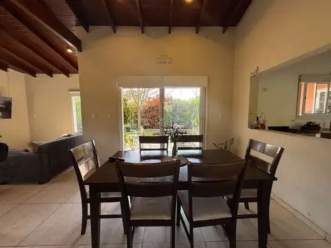Venta Casa 4 ambientes, Bario Los Acantilados