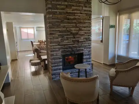 Casa en Venta en Villa Elisa, USD 215.000