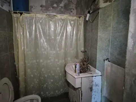 Casa 2 ambientes con 1 baño