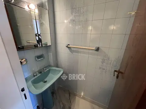 C/DEP EN SAN JUAN AL 1400 - FRENTE 104 M2 BAULERA IMPEC PATIO PARRILLA T/SOL D/ENTRADA