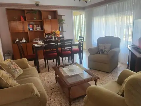 Casa en venta 4 ambientes en Martinez
