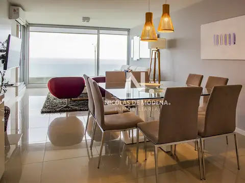 Departamento de 3 dormitorios en venta. Gran Oportunidad en Playa Mansa.