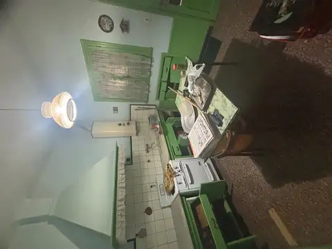 Casa 7 ambientes con 2 baños