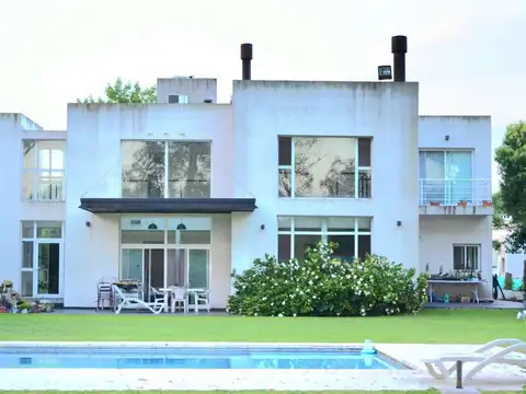 Casa 5 ambientes con 3 baños