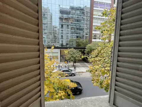 Uruguay 700, Piso 1