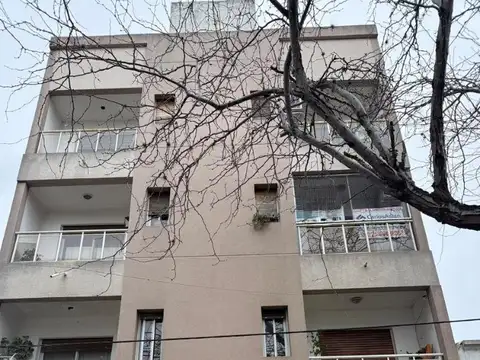 Hermoso , cómodo y funcional semipiso , con cochera semicubi