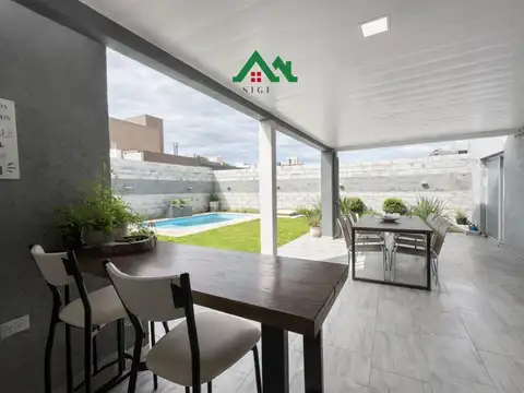 Casa en venta en Comarca de Allende – 3 dormitorios, pileta y galerías