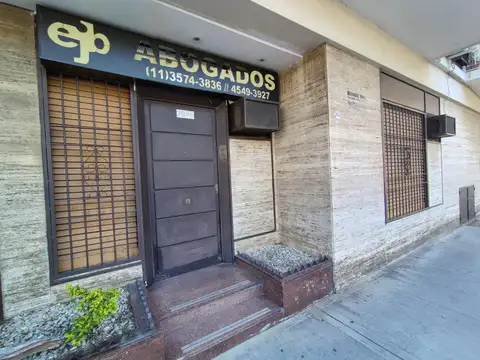 USO PROFESIONAL – AL FRENTE -  AMPLIO EN MUY BUEN ESTADO