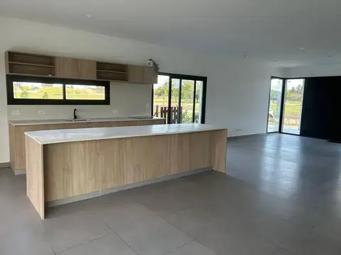 Casa en Venta en Countries y Barrios Cerrados en Longchamps, USD 200.000