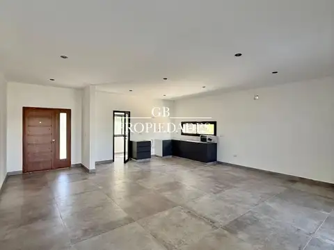 Casa 4 ambientes con 3 baños