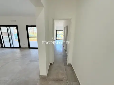 Casa 4 ambientes con 2 baños